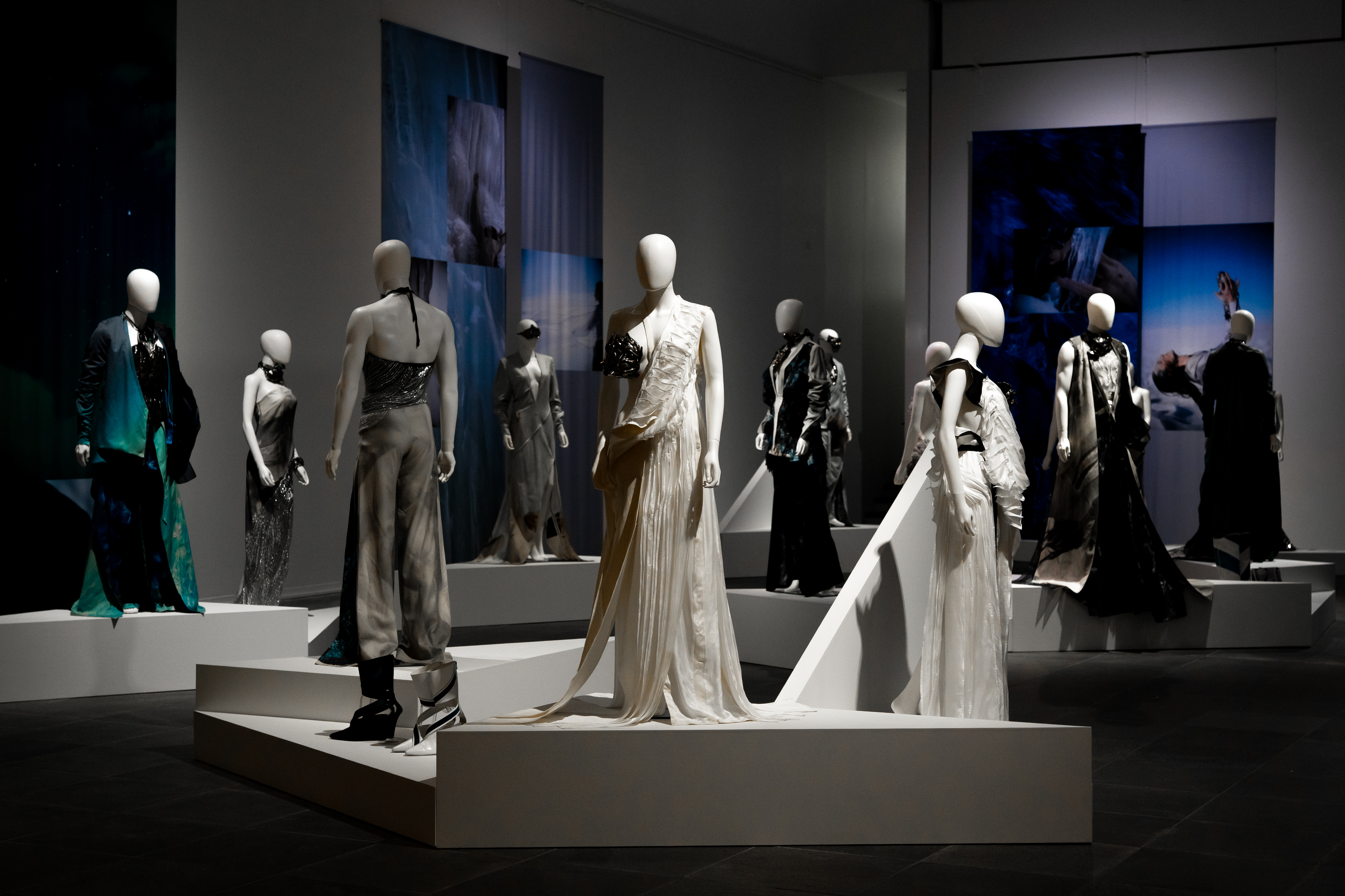 中里唯馬《GLACIER》 Photo by Vera LAKOVAARA Courtesy of Oulu Art Museum