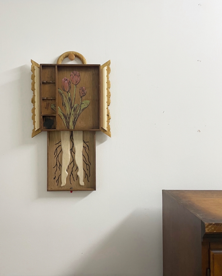 「biscuit gallery karuizawa」の柿落とし、2023年7月8日より城蛍による個展「食卓にて孕む」を開催。