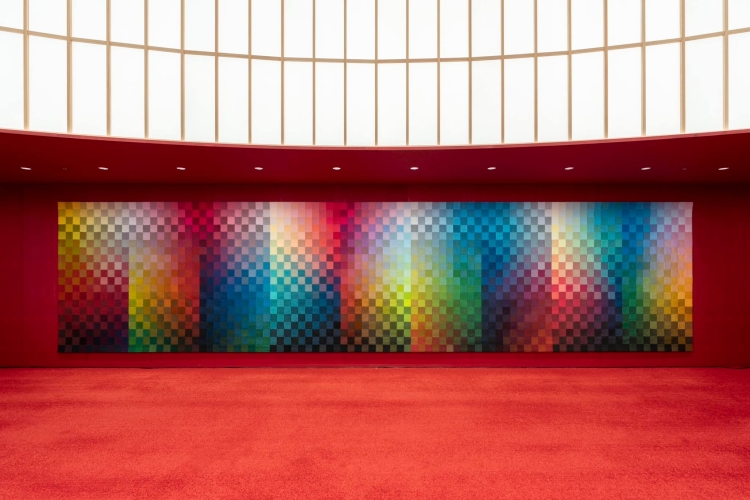 Aya Kawato / 川人綾、CUT: C/U/T_CC-CM_I、2025、綴織・綿・レーヨン、200x900cm 　2025年 大阪・関西万博 迎賓館（ダイニングルーム）　制作・協賛：川島織物セルコン、撮影：守屋友樹